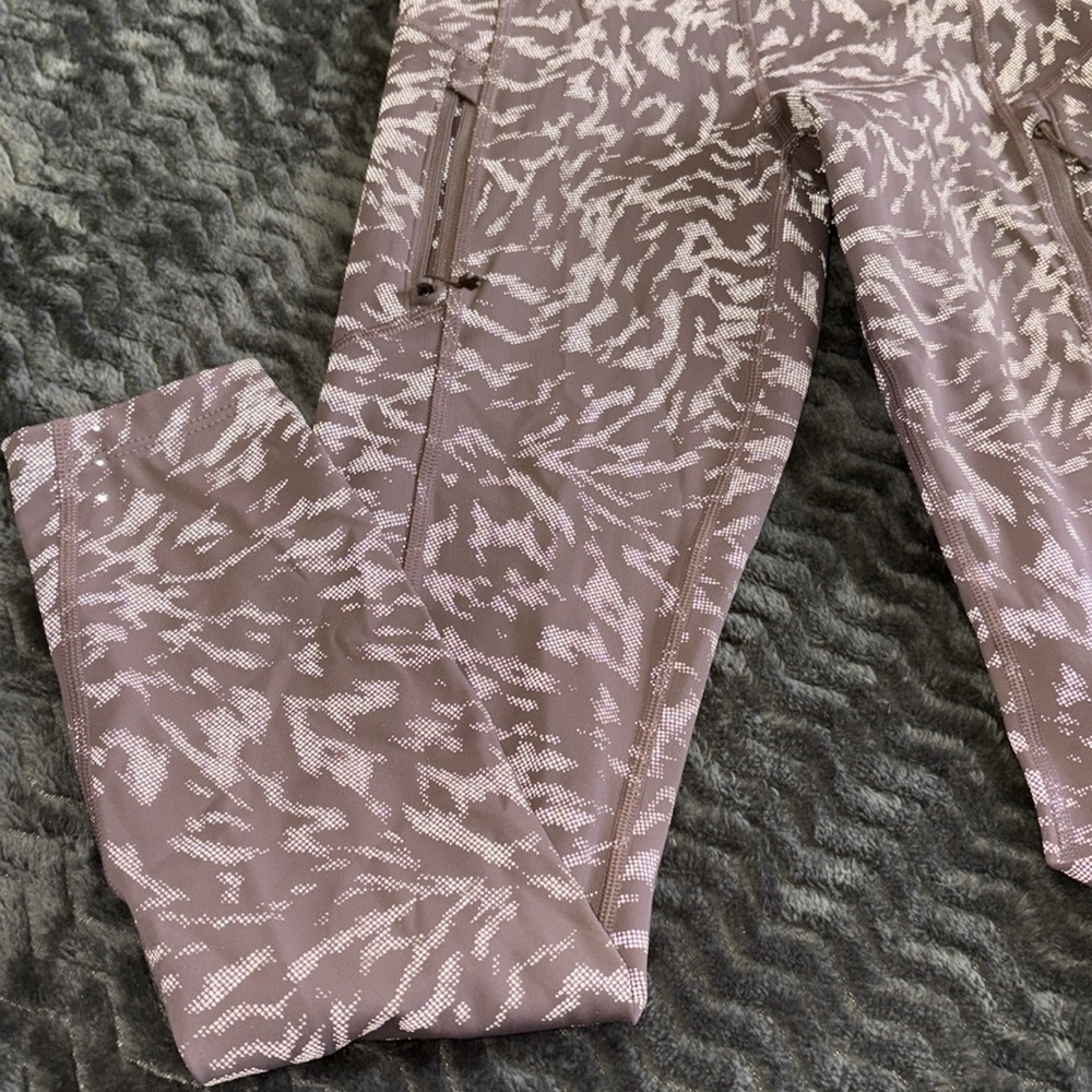 Athelta Rainer print tight size extra extra small like new purple reflective - Picture 4 of 12